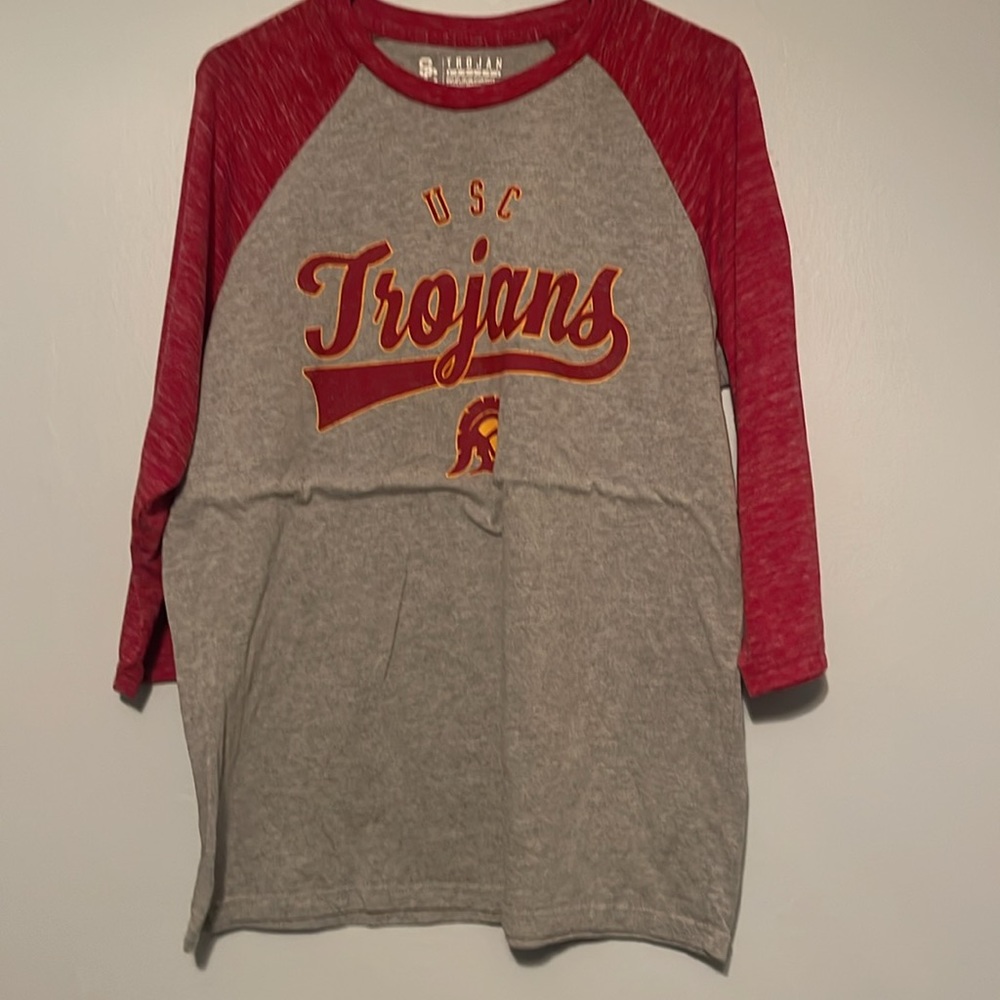 Gently used men’s large USC quarter sleeve shirt